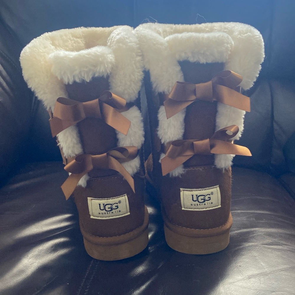 Bailey Bow II Ugg Boots- chestnut